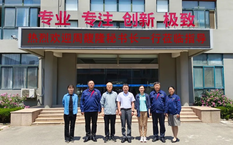 中國工程機械工業(yè)協(xié)會設(shè)備管理與維修分會秘書長周馥隆一行蒞臨力克川液壓參觀指導1.jpg